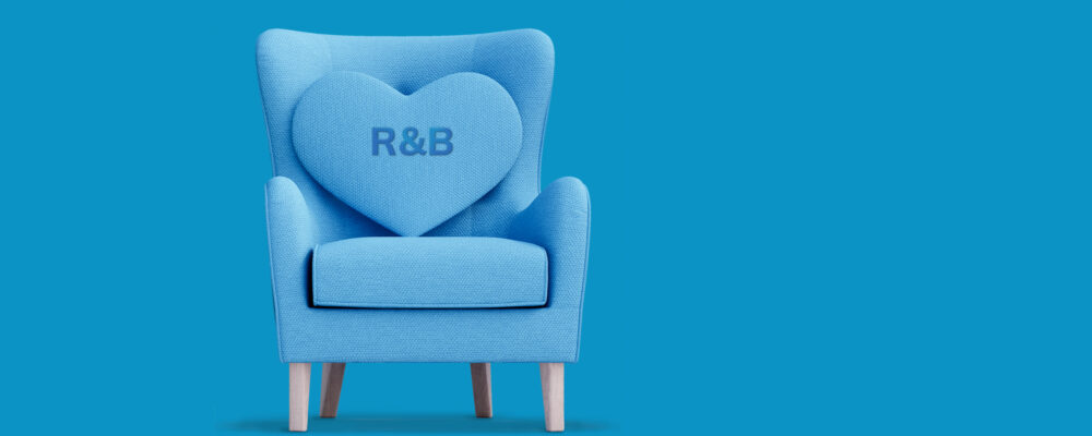 Stuhl blau breit scaled